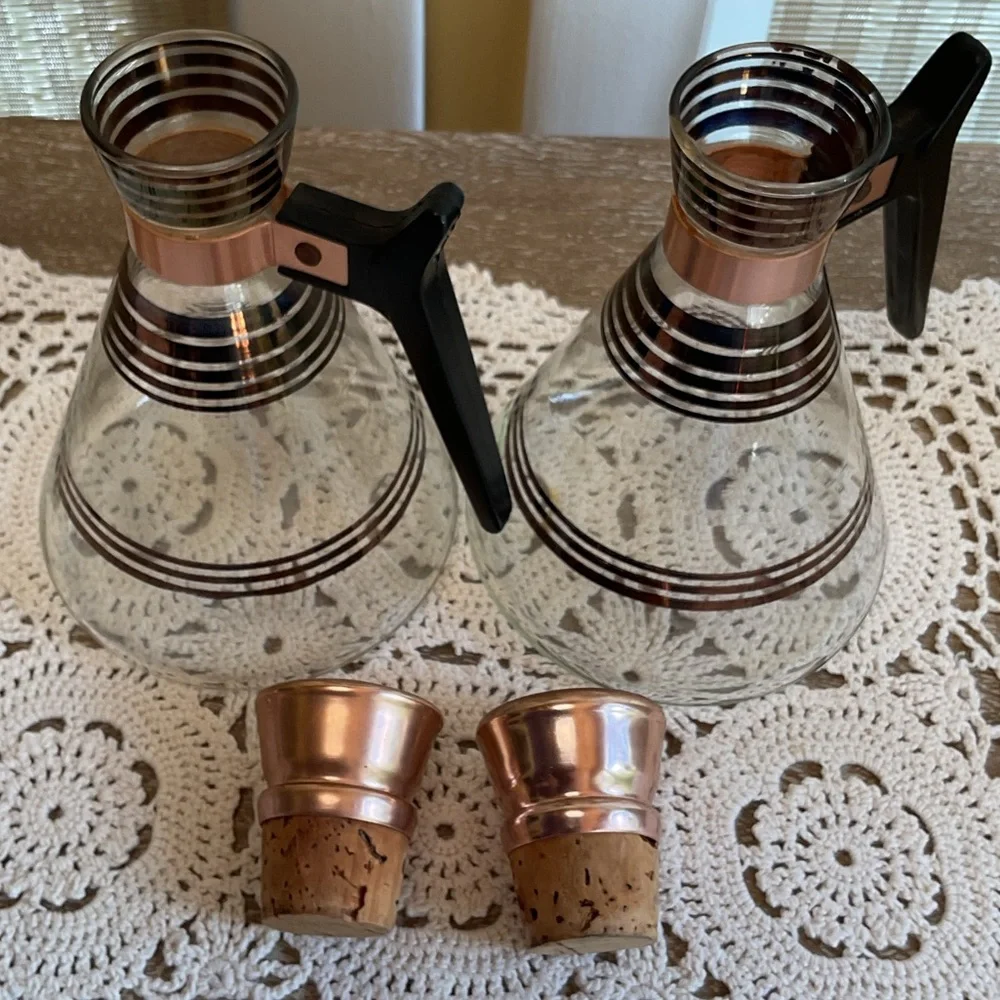 Two Vintage Inland Mid-Century Modern Glass Carafes - Picture 3 of 8